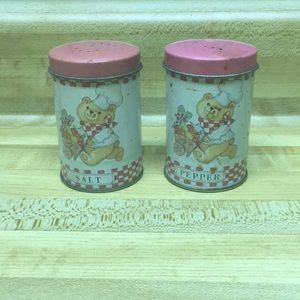 Vintage S&P shakers With Bear Print